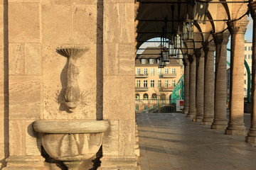 Arkaden an der Stadthalle zur Schlossbrücke