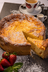 Käsekuchen Kaffee und Sahne