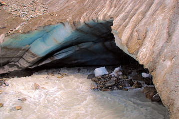 Gletschertor des Langgletschers im Lötschental, Wallis, Schweiz