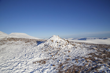 Fototapeta Pen y Fan and Corn Du are the highest mountains in the Brecon Beacons National Park - with winter snow. obraz