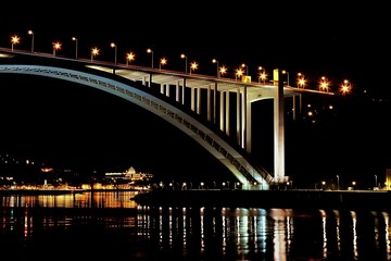 Fototapeta na wymiar Ponte da Arrábida, Porto