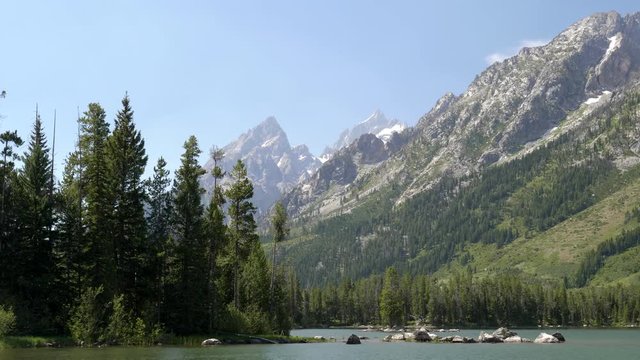 leigh lake and the grand tetons mountains in wyoming, usa