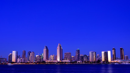 Naklejka premium San Diego Skyline at Magic Hour
