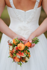 Obraz na płótnie Canvas bride with flowers