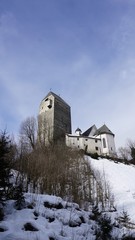 Fototapeta na wymiar Schwaz Tirol Österreich - Burg Freundsberg im Winter mit Schnee