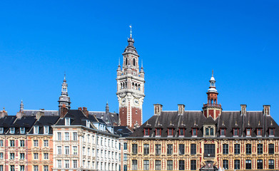 Lille (France) / Façades Grand place avec Beffroi et Vieille bourse