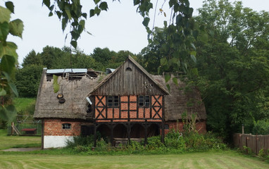 Dom podcieniowy na Wysoczyźnie Elbląskiej, Polska © Iwona