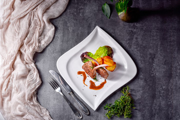 Grilled lamb chops with potatoes