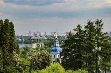 Fototapeta na wymiar the dome of the Orthodox Church, Kiev