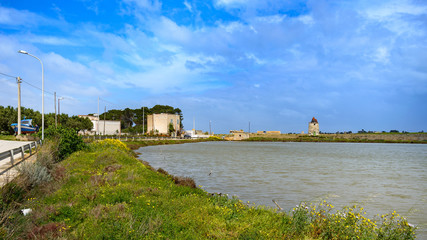 Saliny w okolicach Trapani, Sycylia, Włochy