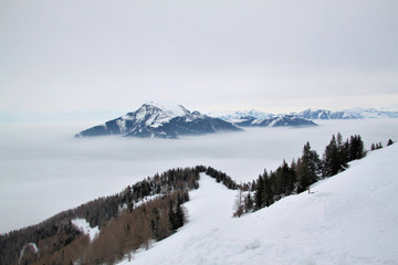 Fototapeta na wymiar snow covered mountains near Saltzburg 