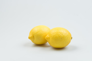 新鮮なレモン
