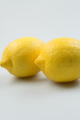 新鮮なレモン
