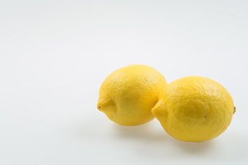 新鮮なレモン
