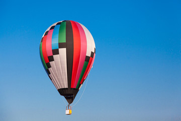 Naklejka premium Colorful hot air balloon fly over the blue sky