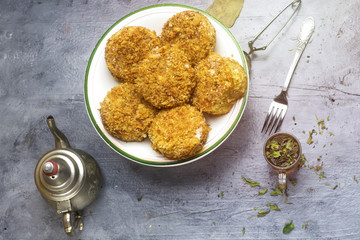 take an arabic tea with homemade cream cake