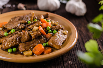 Pork medallions with vegetable and soy garlic sauce