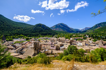 Vue panoramique sur le village de Castellane, Provence, France.