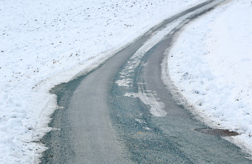 Dangerous Times on the Road with snow in the winter © posinote