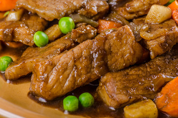 Pork medallions with vegetable and soy garlic sauce