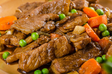 Pork medallions with vegetable and soy garlic sauce