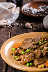 Pork medallions with vegetable and soy garlic sauce