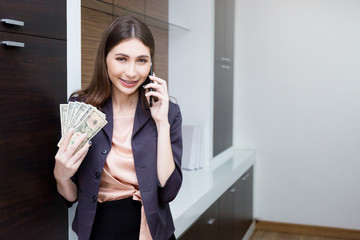 Businesswoman prompt pay money and talking about shares by mobile phone
