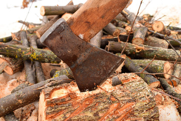 Сложены полена