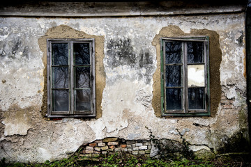 Fototapeta na wymiar Zwei alte Fenster