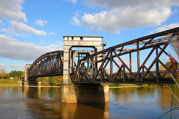 Hubbrücke über die Elbe in Magdeburg
