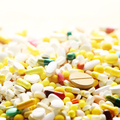 Fototapeta na wymiar Colorful pills and big pills macro