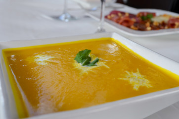 Sopa o Crema de Auyama o Zapallo con albahaca