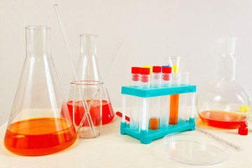 Equipment for scientific analyzes on the laboratory table