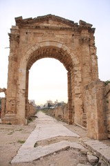 arc de triomphe romain sur le site d'Al Bass