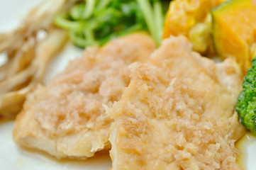 チキンソテー生姜ソース