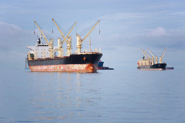 Obraz premium cargo ship in the sea.