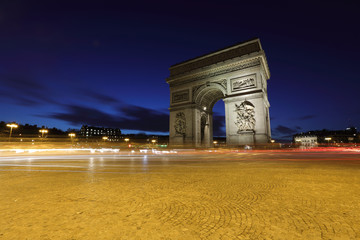Fototapeta na wymiar エトワール凱旋門　：　パリ、フランス