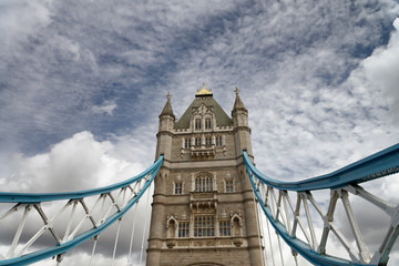 Fototapeta na wymiar The Tower Bridge in London, skyward view on a sunny day