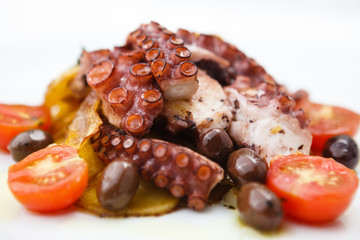 Grilled octopus with vegetables