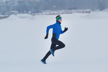 Fototapeta na wymiar Male athlete running in winter outdoor