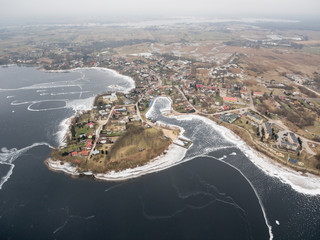 Widok z lotu ptaka na Jezioro Rajgrodzkie oraz Rajgród, Polska - obrazy, fototapety, plakaty