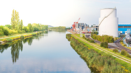 Main-Donau-Kanal mit Hafen Fürth und Energieberg