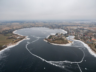 Widok z lotu ptaka na Jezioro Rajgrodzkie oraz Rajgród, Polska