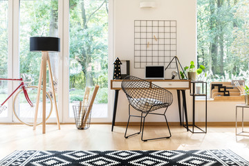 Diamond chair with pillow