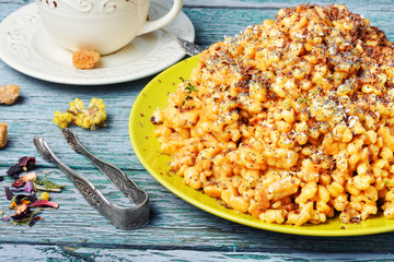 cake anthill with honey