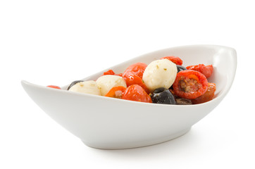 Mozzarella mit Tomaten und Oliven