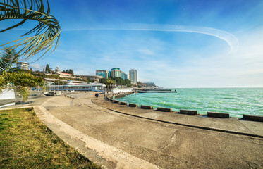 Берег Черного моря изумрудного цвета The shore of the emerald Black Sea in Sochi