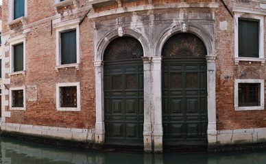 Porte sull'acqua