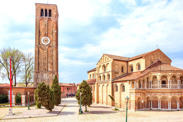 Obraz premium Daylight view to historic architecture building of Basilica Santa Maria