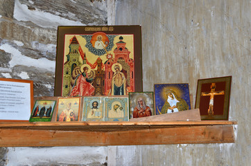 Россия, Архангельская область. Иконы в деревянной Благовещенской церкви 1719 г. в Пустыньке